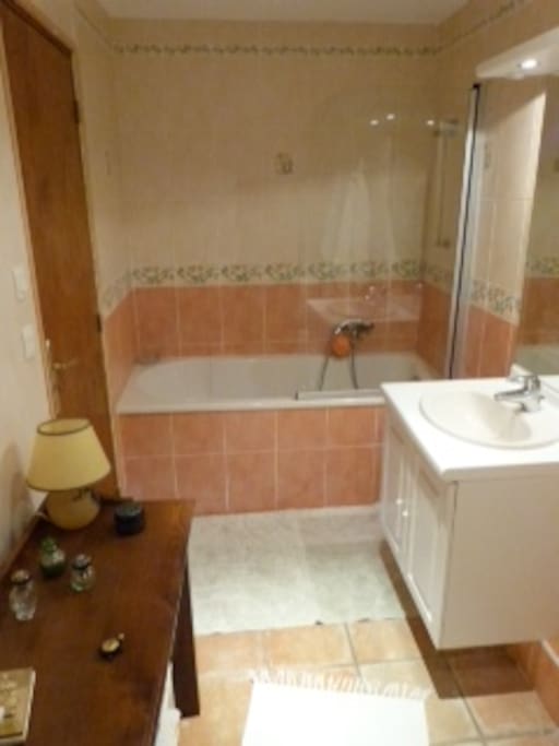 salle de bain attenante