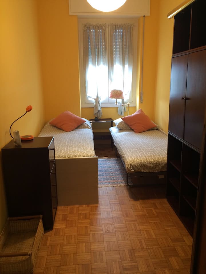 Dhomë e vogël - 2 krevate të hapur