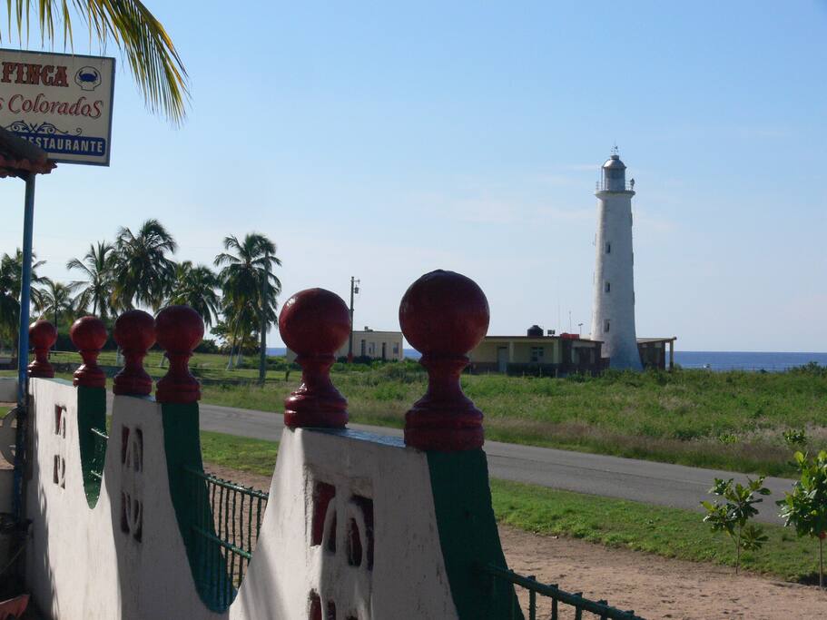 Vista del FAro frente a Los Colorados