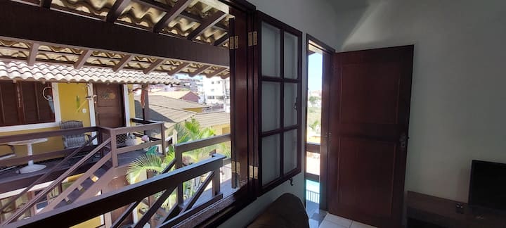 sala e vista para a piscina