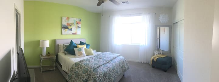 光线充足的卧室