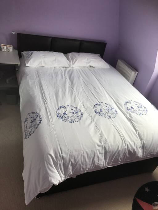 Comfortable King size bed with the excellent mattress, guarantee a very good sleep.