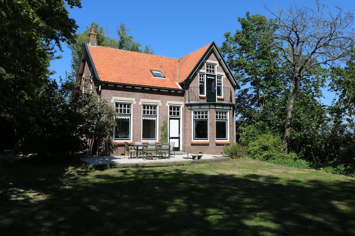 Huize Adriana | Villa at Lake