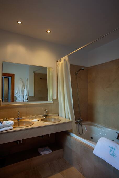 Baño detalle de bañera de hidromasaje
