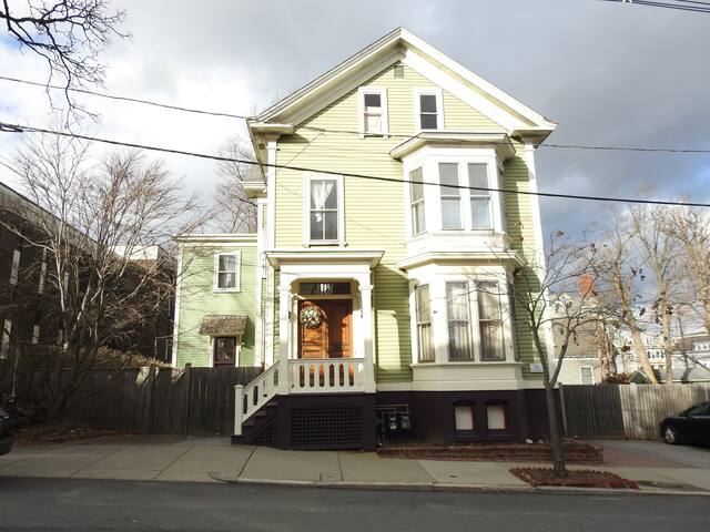 Comfy rooms on the East Side near Brown/RISD