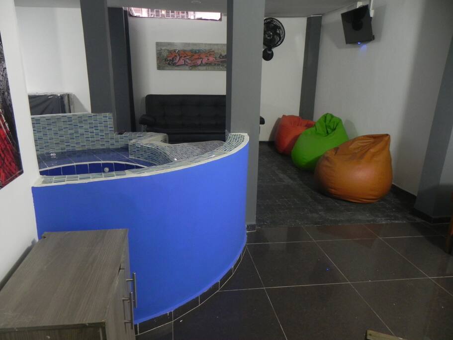 Jacuzzi.