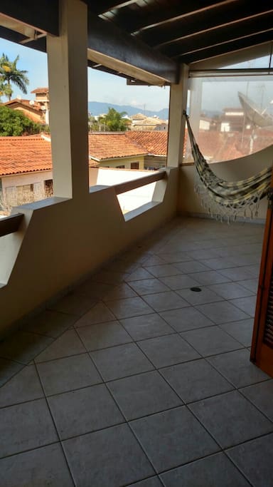 Varanda dos quartos, espaço para redes.