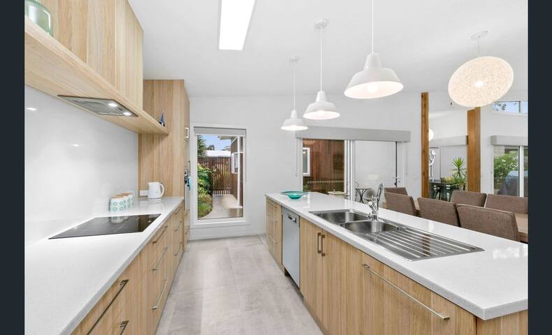 Beach Escape 11 Guests and Pet Friendly