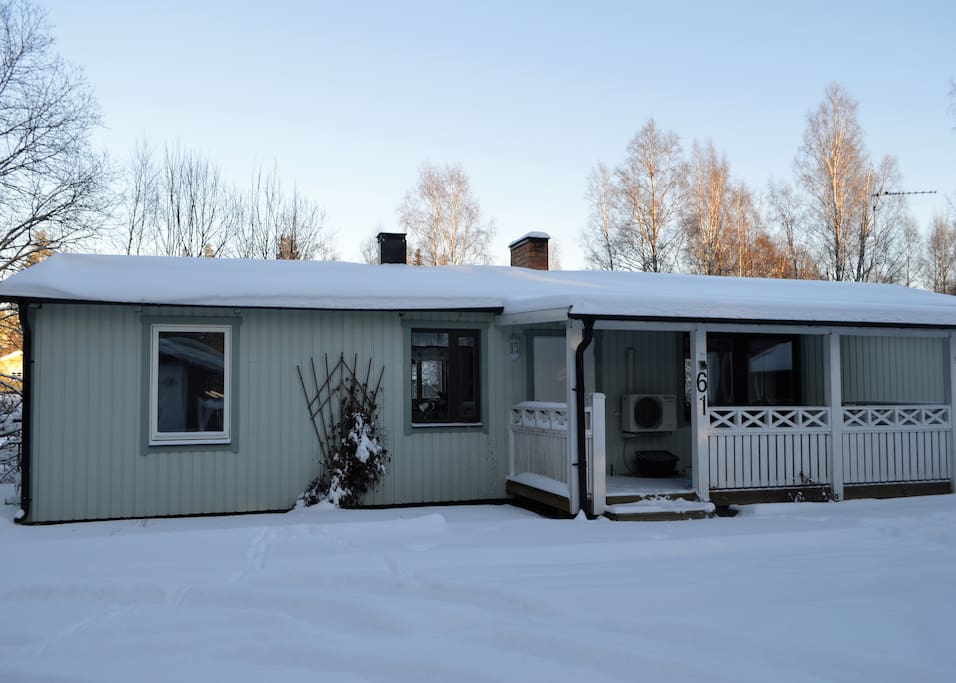K61 Harper Cottage - Approach in Winter