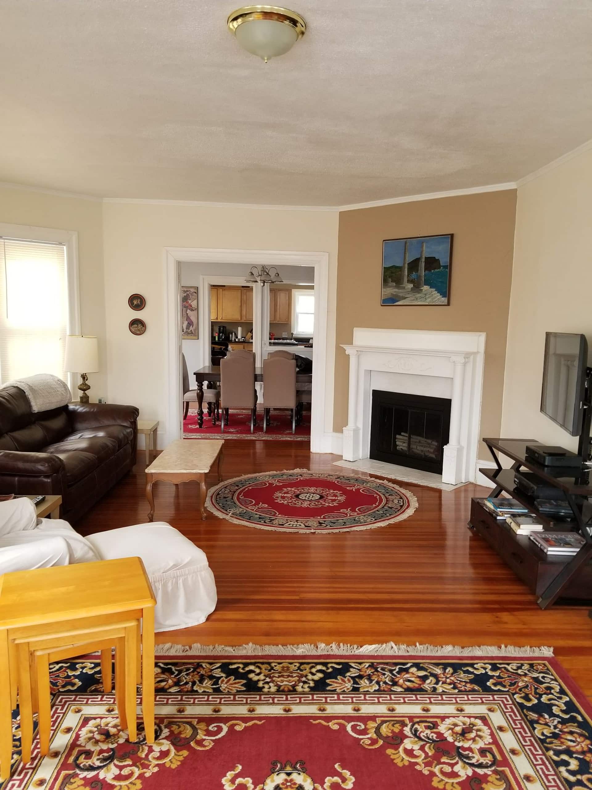 Ruim appartement in Cranston / Providence Line - 2 slaapkamers