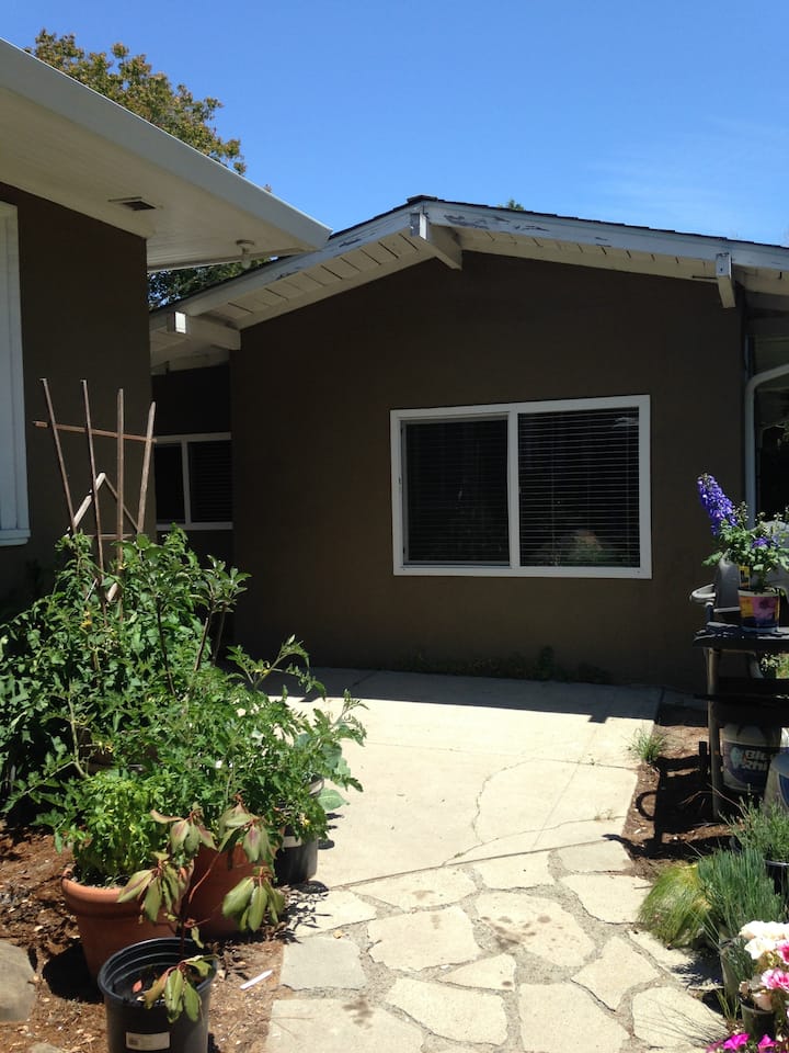 Midtown Garden Cottage - Santa Cruz, CA
