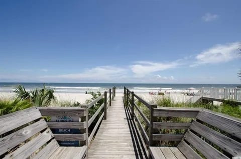 The Pearl: Oceanfront Gem w/ Beach Access + Pool