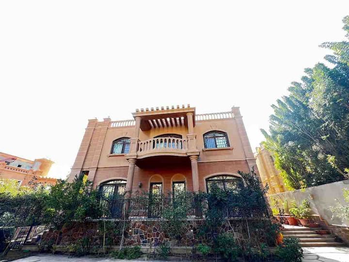 A beautiful Villa Houses for Rent in Sheikh Zayed City, Giza