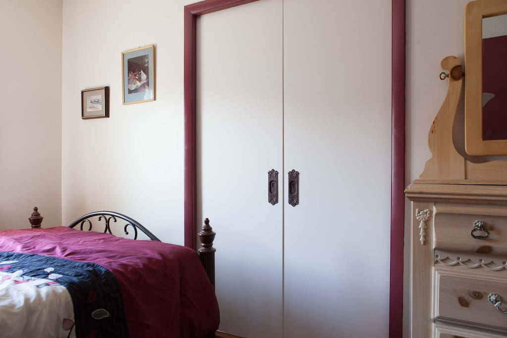 Old fashioned pocket doors to separate guest room. Come with friends.