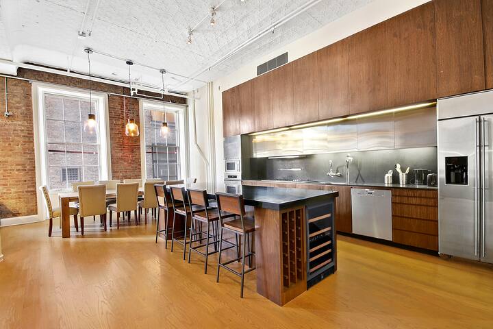 Beautiful Classic Bond Street NoHo Loft gallery image 2