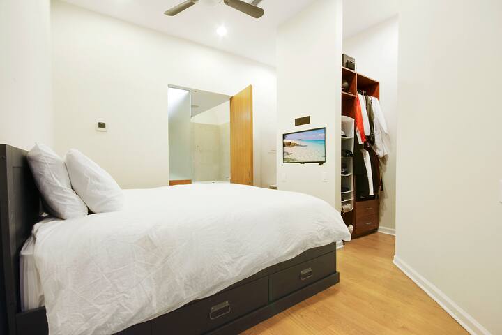 Beautiful Classic Bond Street NoHo Loft gallery image 5