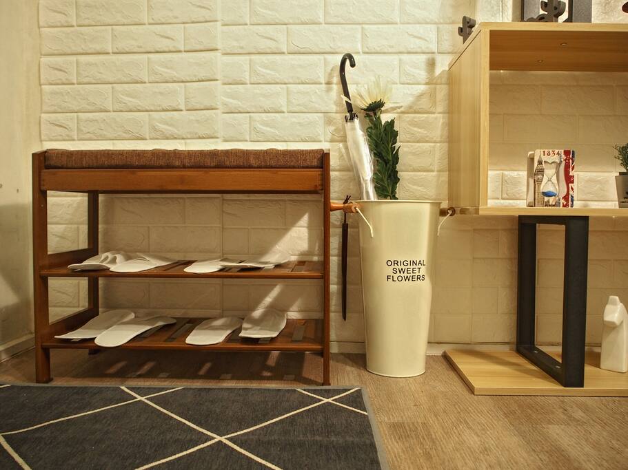 Entrance (with slipper)