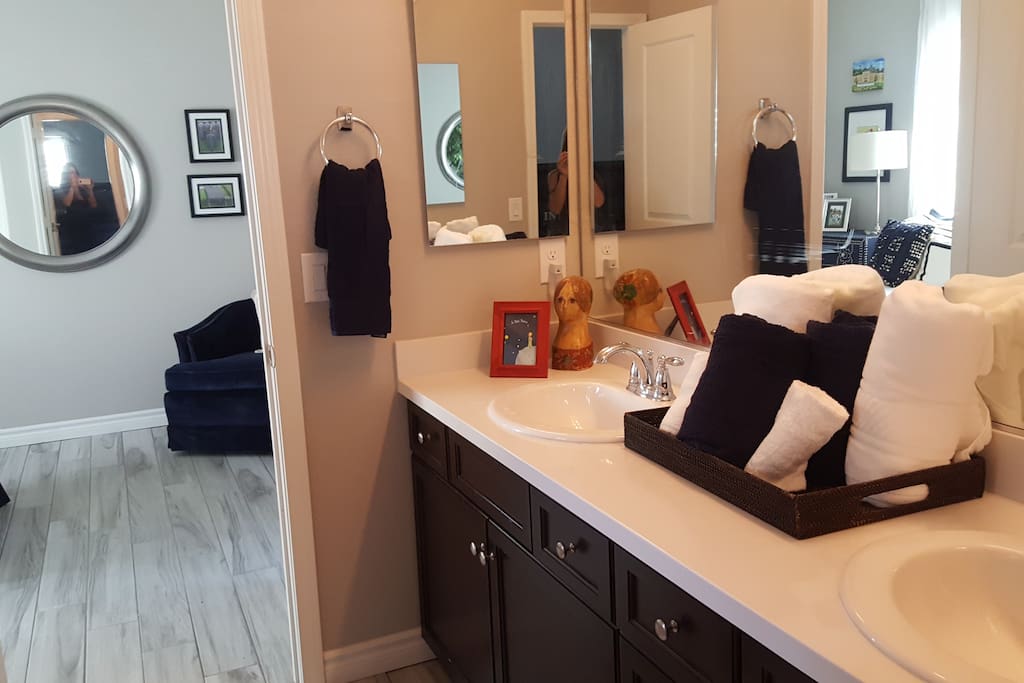 Guest Room 2 Bath