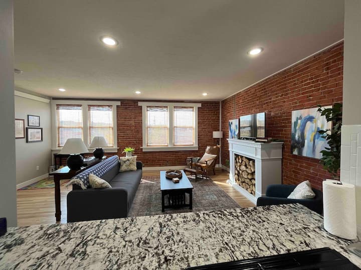 Historic Liberty Flats Apt 1 In Downtown Rexburg - Rexburg, ID