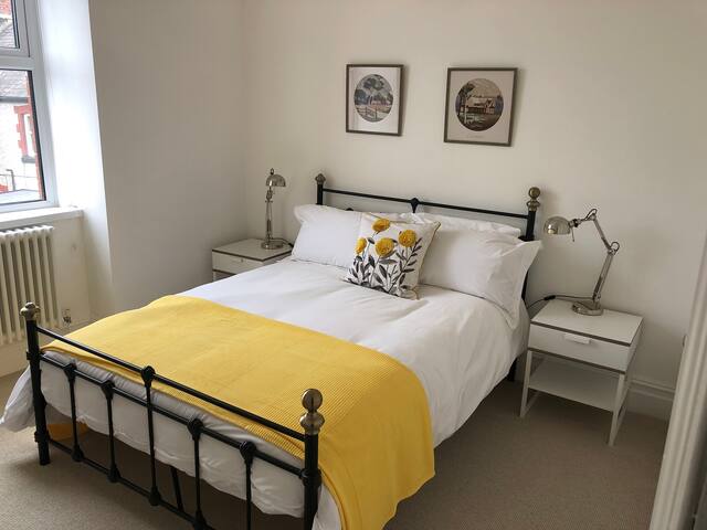 Astern private room with en-suite