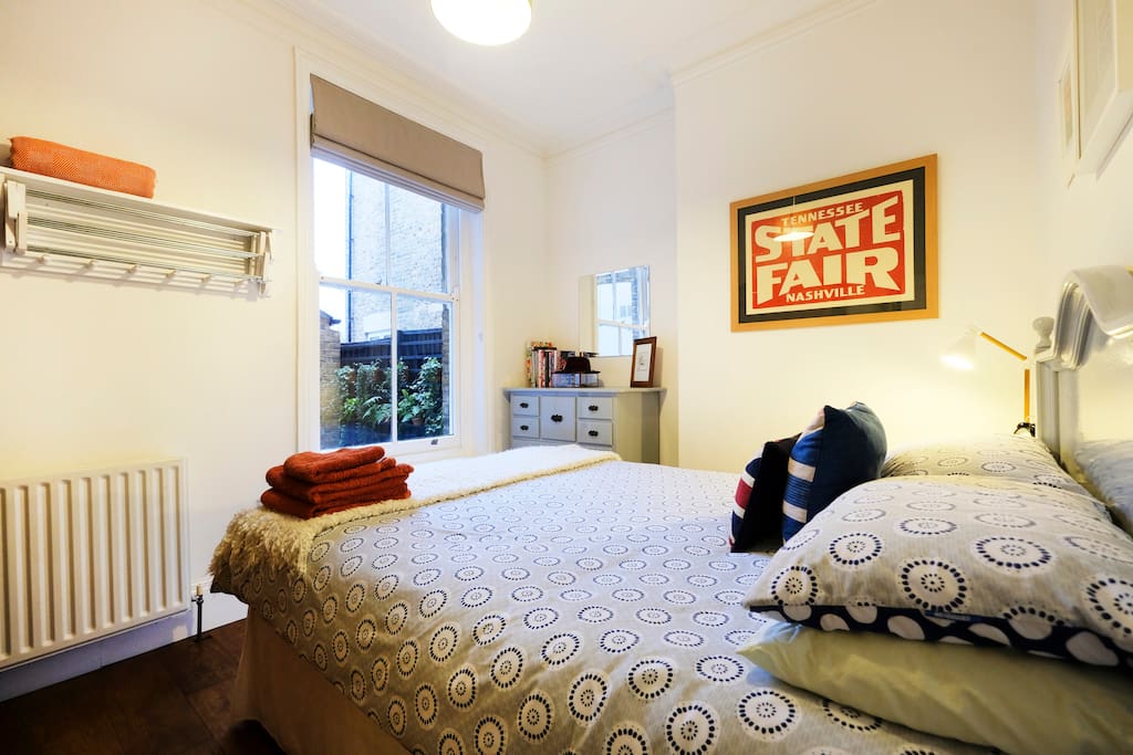 King size bedroom 2