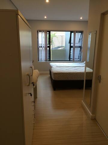 Cape Town Furnished 8 bedroom house gallery image 2