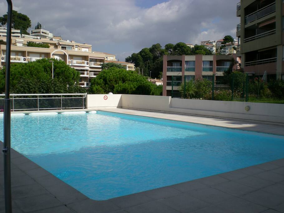 Piscine privée de la résidence