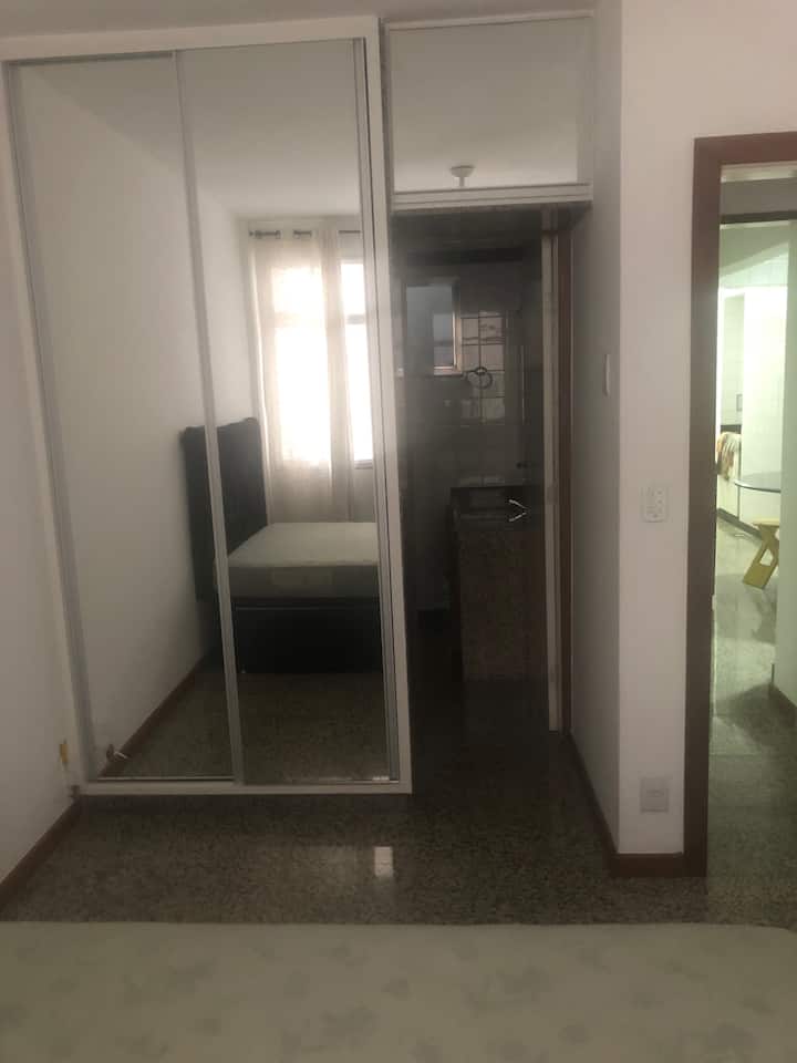 Apartmán - výhľad na šatník