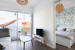 Quiet%2C+Bijou+Bolt-hole+with+Terrace+by+Plaza+de+Santa+Ana