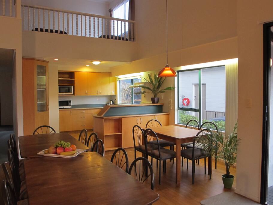 Kitchen / lounge flow