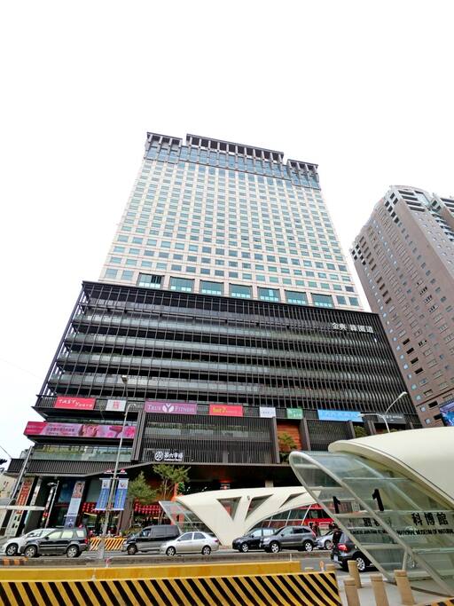 下樓就有各式餐廳任您挑選