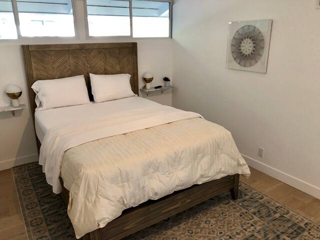 Enchanting, Modern Hollywood Hills gallery image 5