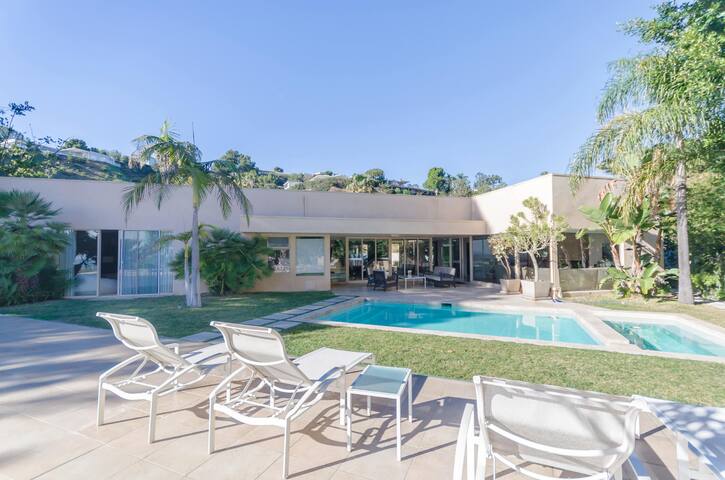 Beverly Hills Estate with City Views- 7 Bedroom gallery image 4