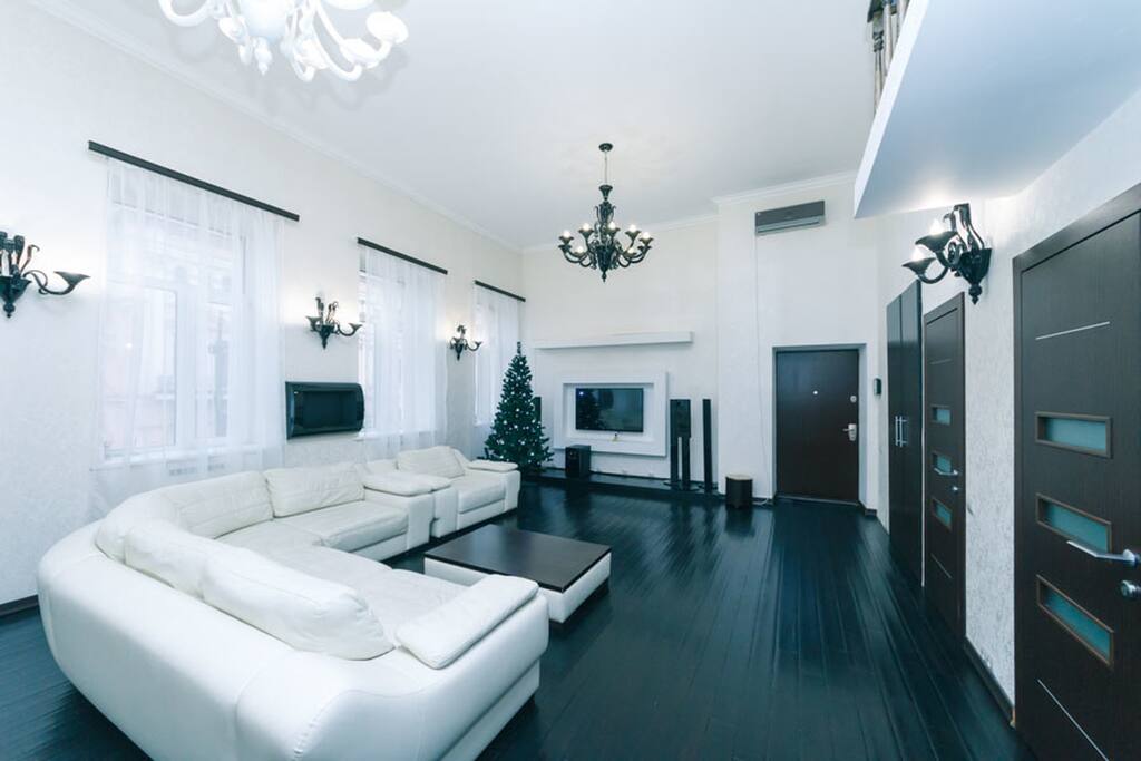 Large, bright, comfortable living room