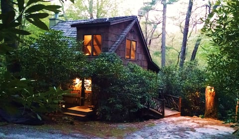 Romantic Hobbit House-cheers to a summer getaway!🍷