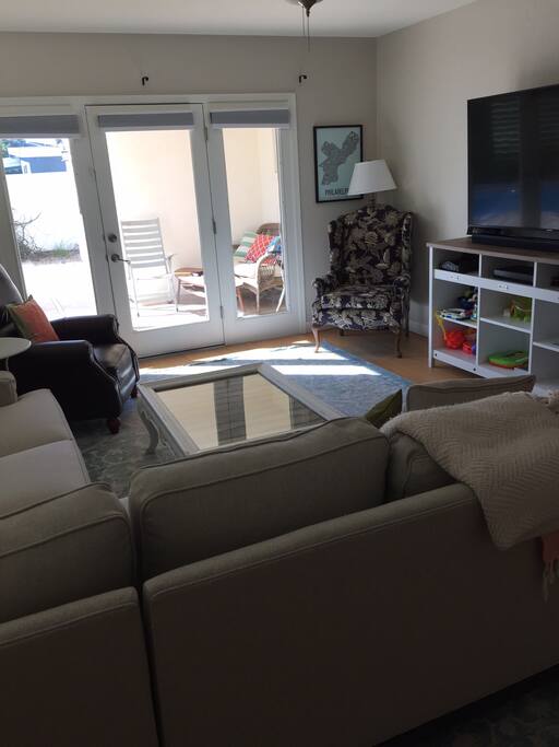 Living Room - 65 inch TV & Bose Speaker System