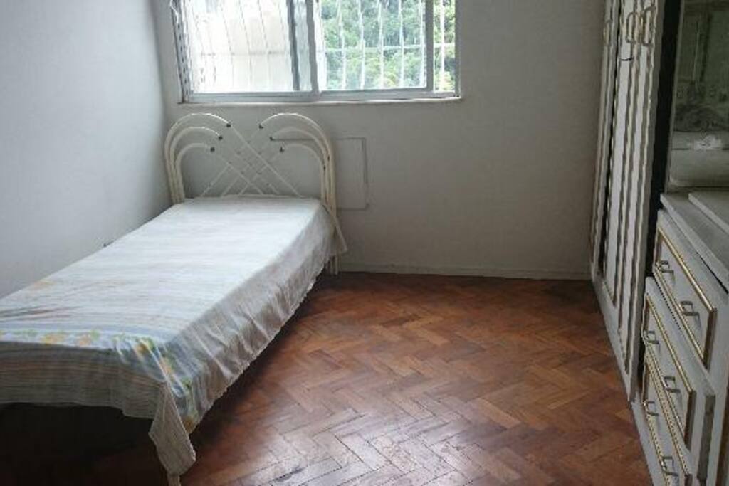 quarto de frente para o verde