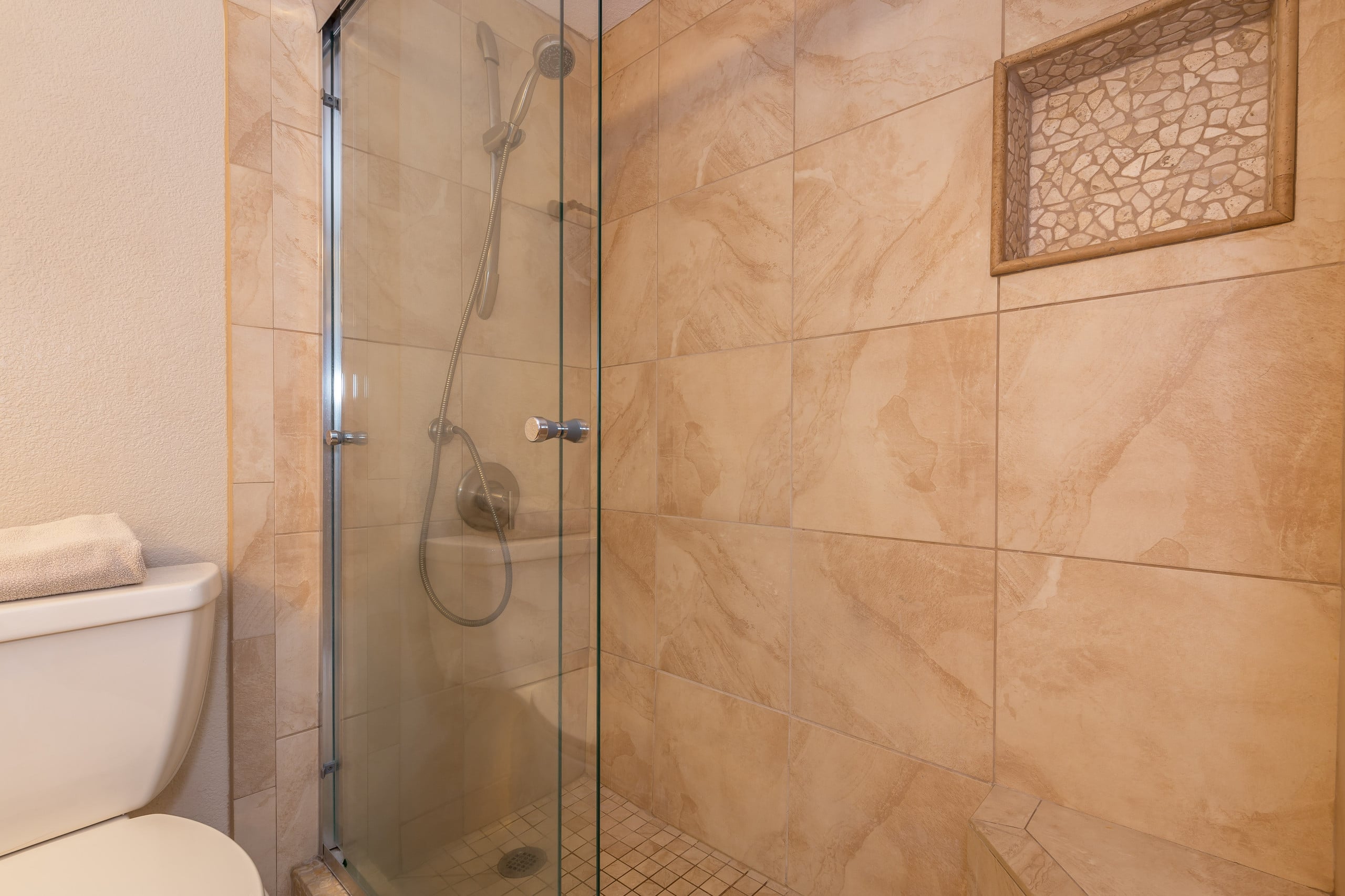 Rare Single Level 2 Bedroom With 2 Lanai's-AC - Image 24