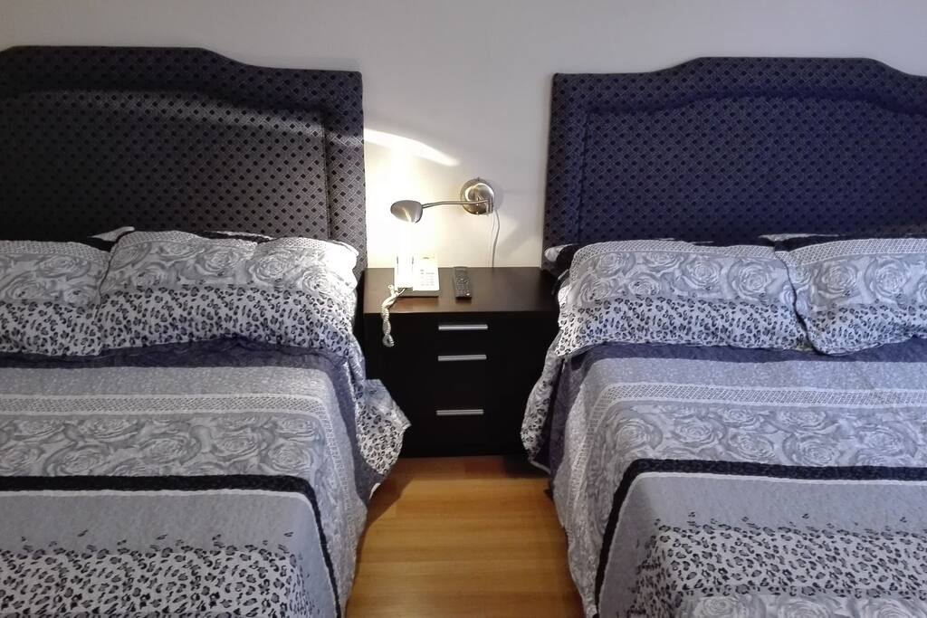 Dos grandes camas twin en espacio integrado con kitchenette.
wifi tv con cable, calefaccion central y aire acondicionado