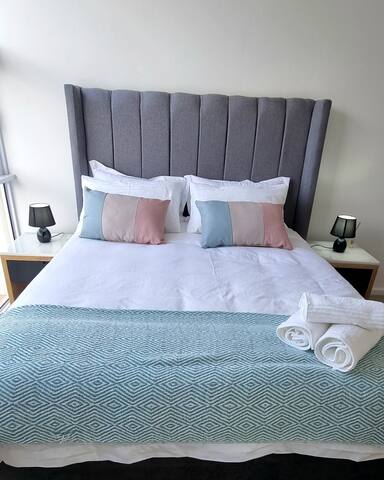 9th Floor 3 Bedroom Seafront Apartment Strand gallery image 3