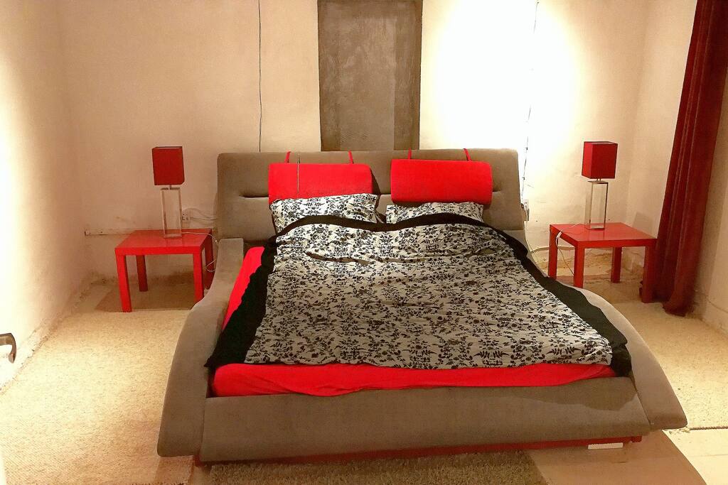 Cosy Master Bedroom with A/C (hot/cold)