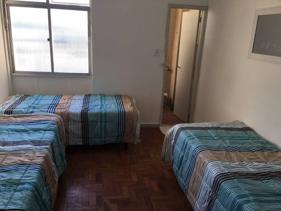 Quarto com 3 camas