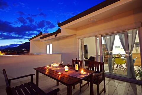 SalonaApartment with extraordinary view over Split