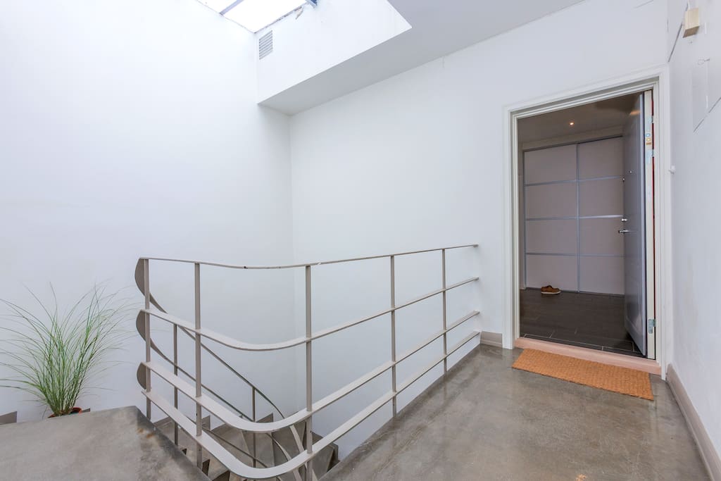 Apt. entrance