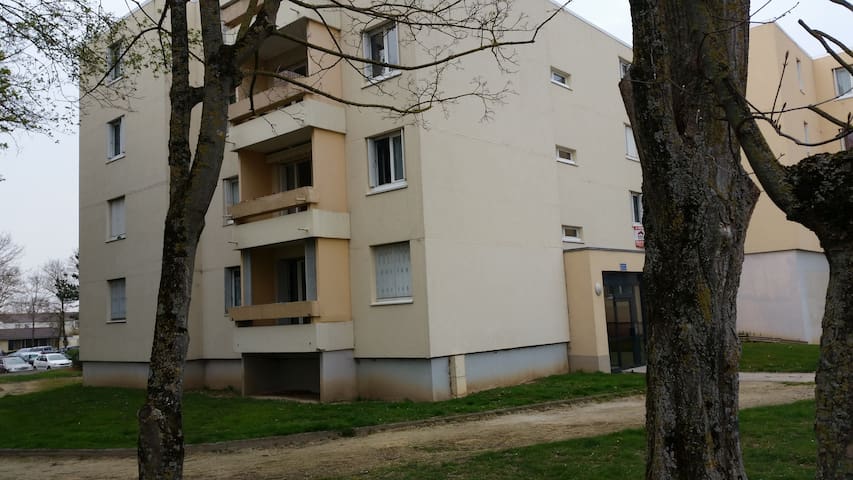 Appartement tout confort proche gare TGV  Bezannes
