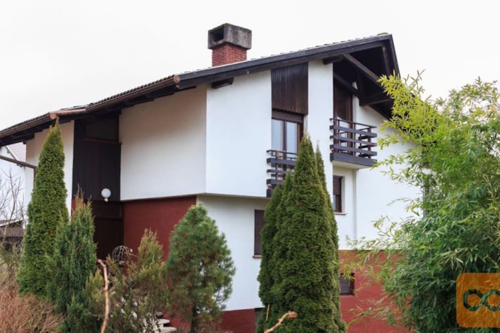 You will absolutely LOVE our beautiful house located in the most desirable neighborhood. You will wake up every morning to the pure nature & into birds signing & enjoy the close proximity of fine dining, top attractions, best activities