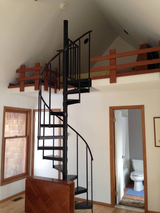 Cozy sleeping loft; excellent new queen mattress