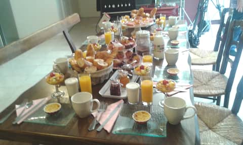 Rooms & Table d 'hôtes near Mont St Michel