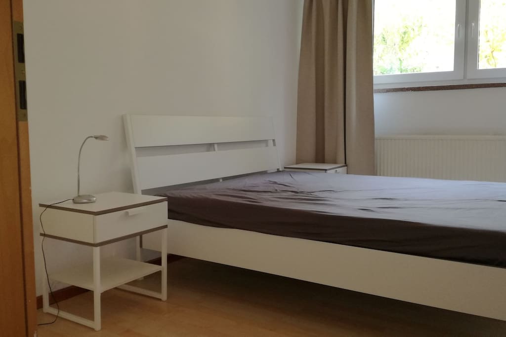 Schlafzimmer 1