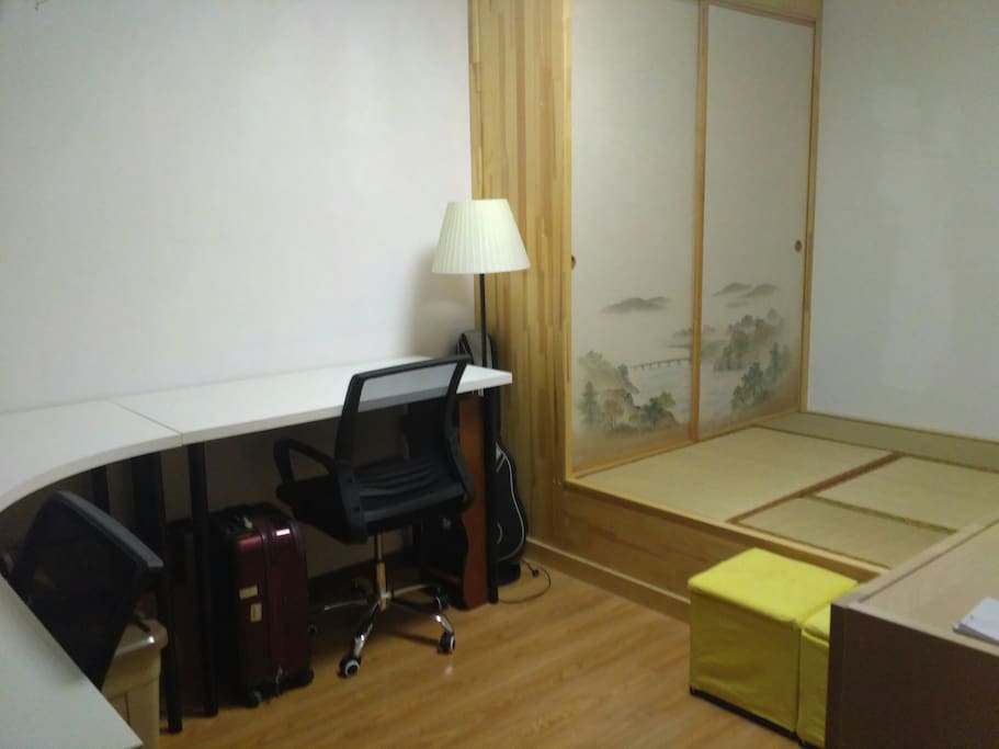 One room with closet(mattress are provided)
